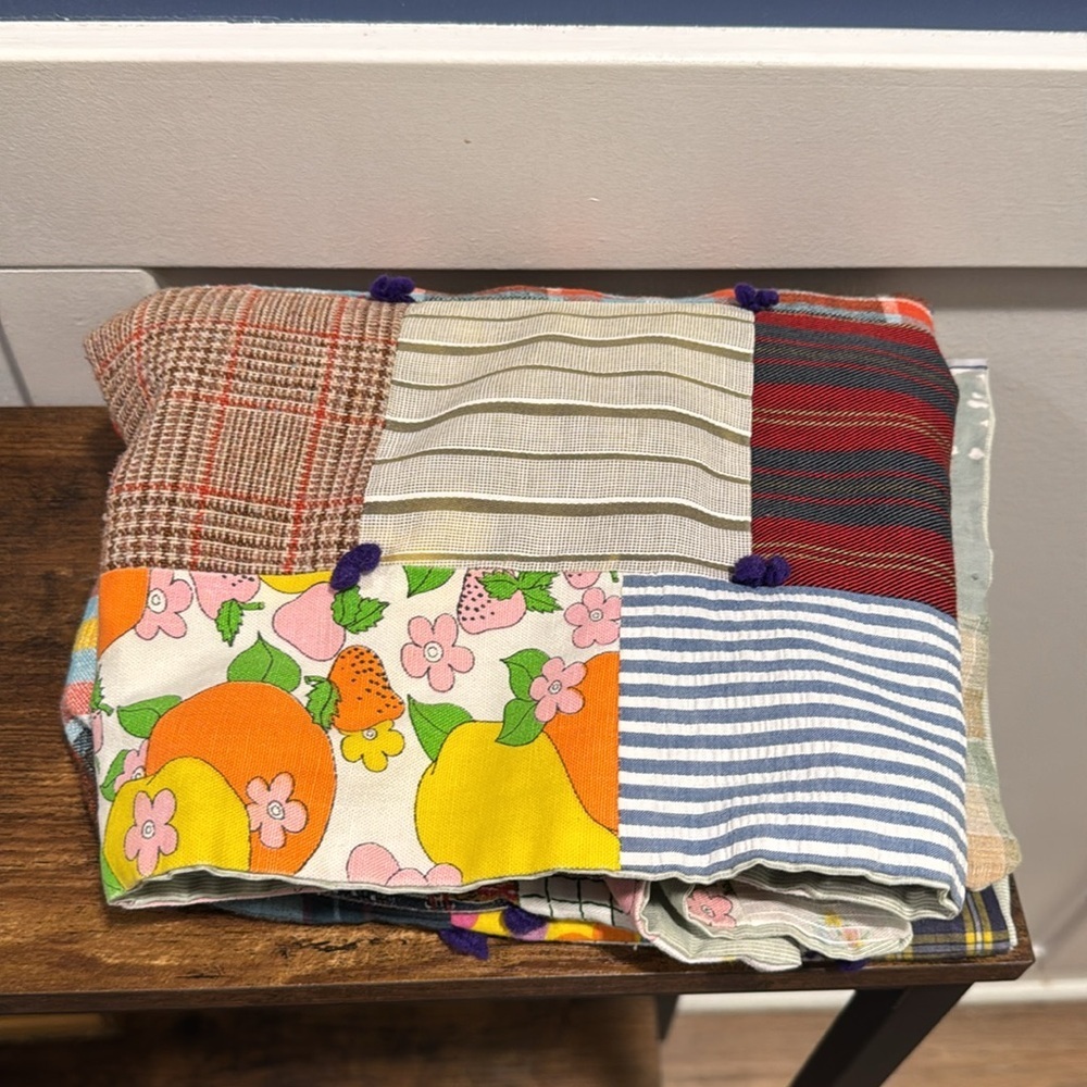 Vintage Handmade Patchwork Lap Quilt with flaws - Picture 9 of 9